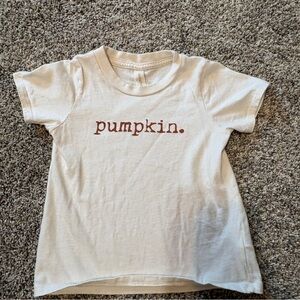Tenth & Pine Cream Kids T-Shirt with Pumpkin Design